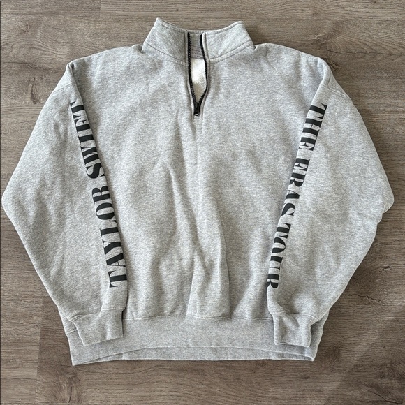 Taylor Swift The Eras Tour Graphic Gray Sweatshirt Size Small - Picture 3 of 7